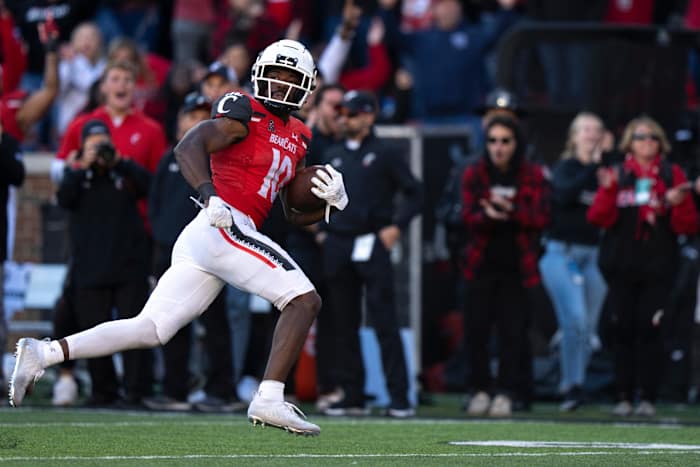 Cincinnati Bearcats running back Charles McClelland (10) looks back before scoring a touchdown to take the lead in the fourth quarter of the NCAA Football game at Nippert Stadium in Cincinnati on Saturday, Oct. 8, 2022. Cincinnati Bearcats defeated South Florida Bulls 28-24. South Florida Bulls At Cincinnati Bearcats 560